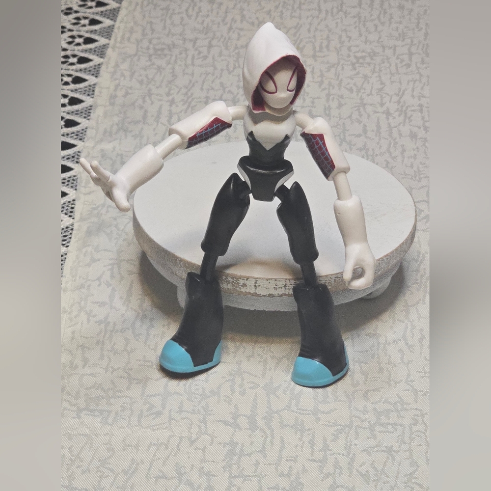 Marvel Spider-Man Bend and Flex Ghost-Spider (Gwen Stacy) Action Figure Toy 2019